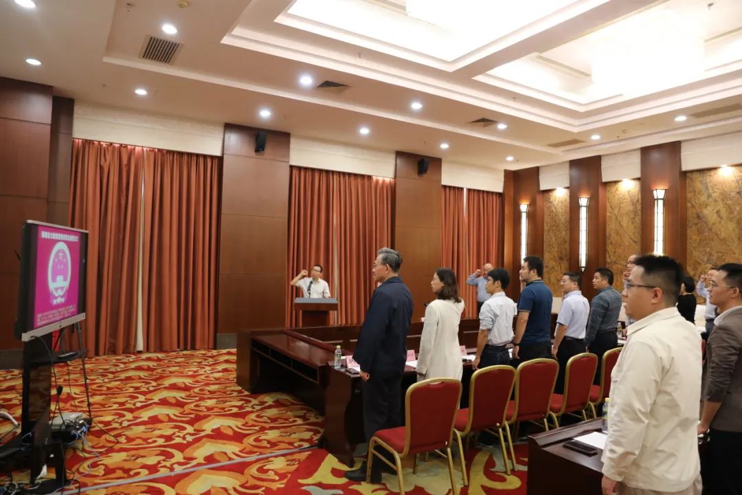 省大数据管理局组织开展宪法宣誓活动